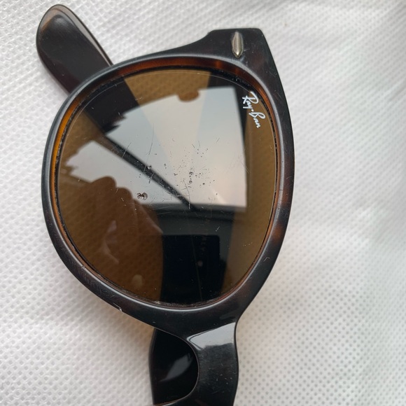 Scratched Ray-Ban Classic Wayfarer Rounded Brown Sunglasses - Picture 5 of 10